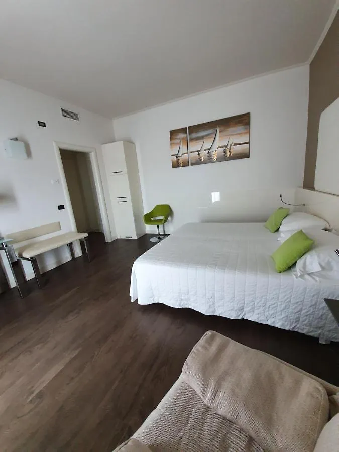 Hotel Desenzano ديسينسانو ديل غاردا