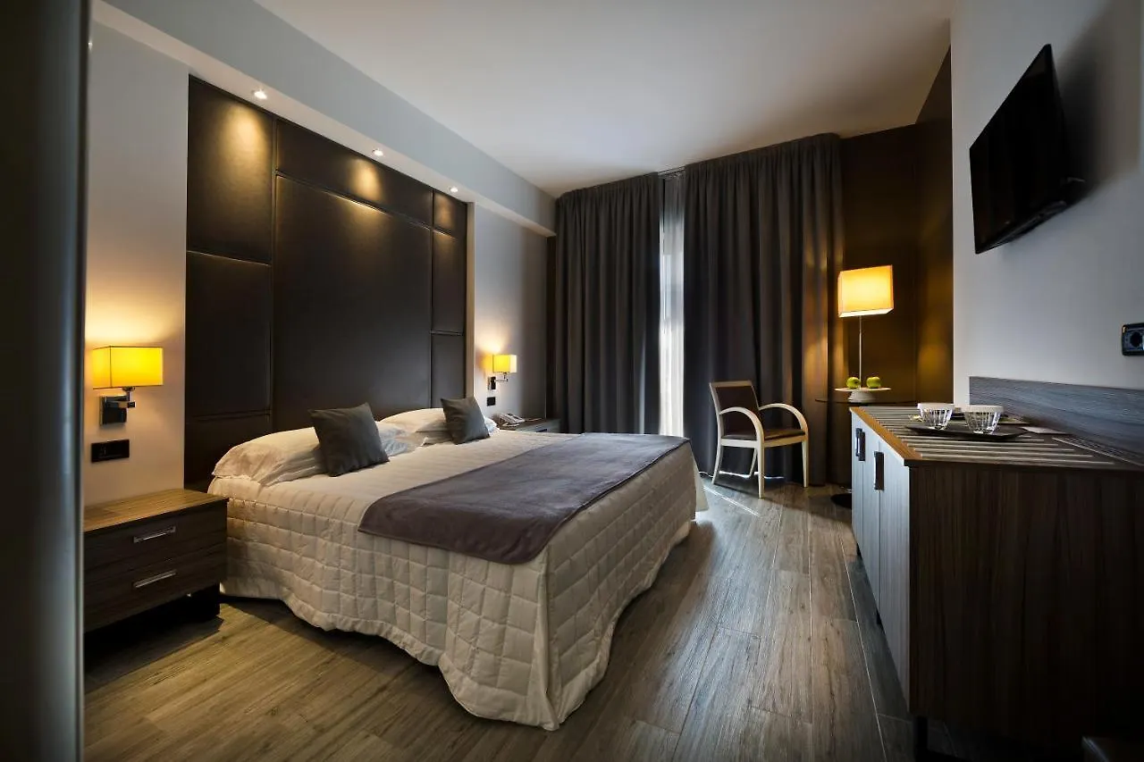 Hotel Desenzano ديسينسانو ديل غاردا