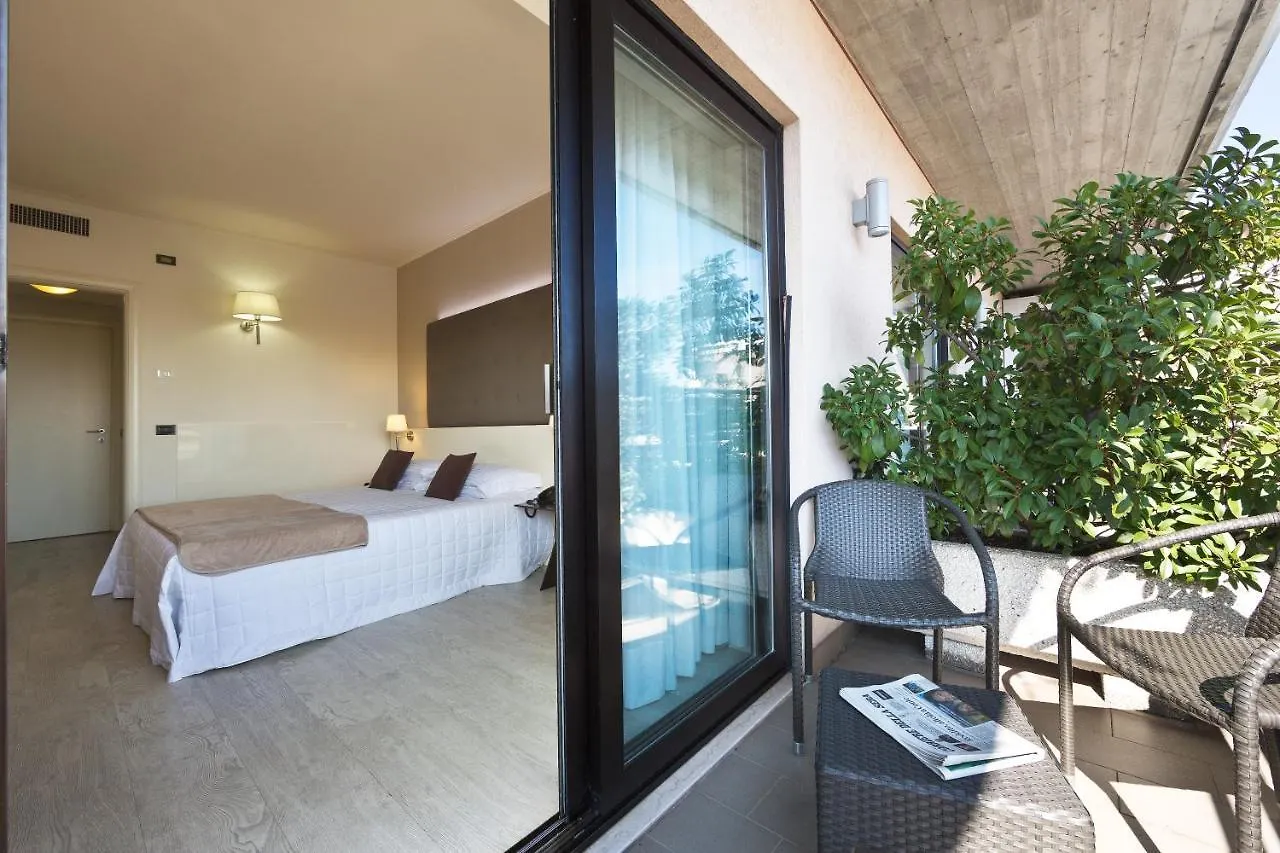 Hotel Desenzano ديسينسانو ديل غاردا