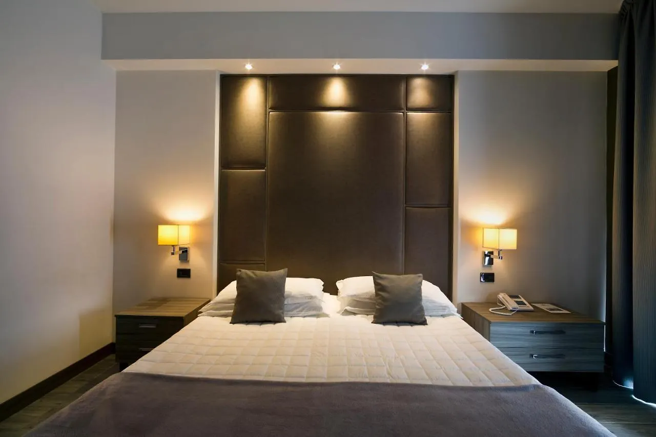 Hotel Desenzano ديسينسانو ديل غاردا