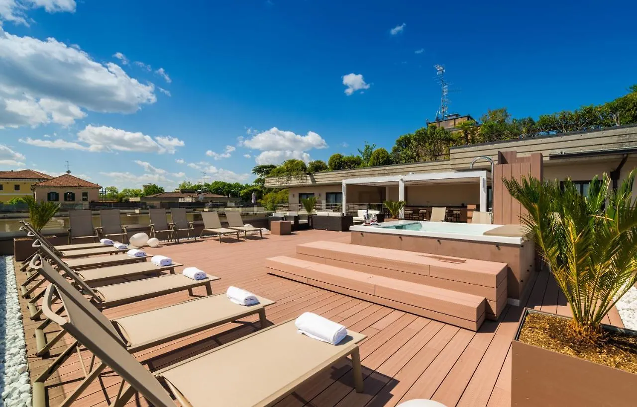 Hotel Desenzano ديسينسانو ديل غاردا