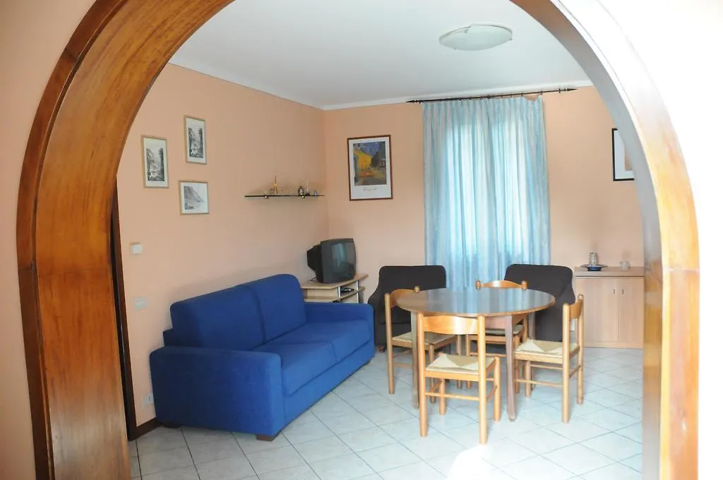 Hotel Desenzano ديسينسانو ديل غاردا 4*,  إيطاليا