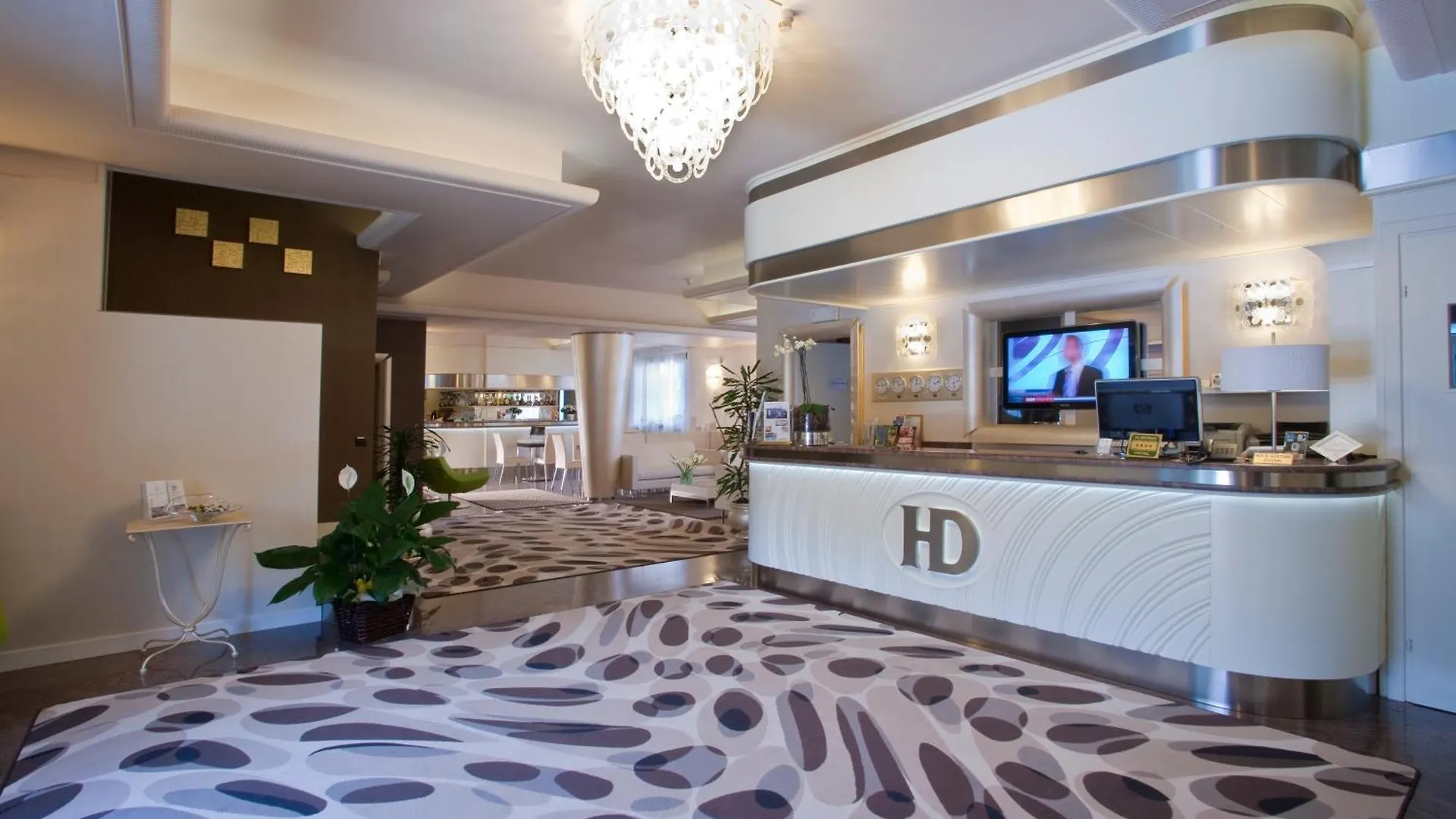 Hotel Desenzano ديسينسانو ديل غاردا 4*,  إيطاليا