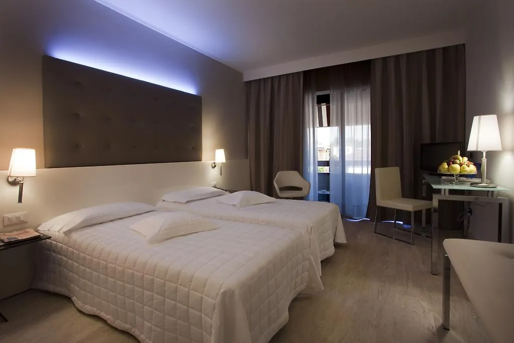 Hotel Desenzano ديسينسانو ديل غاردا