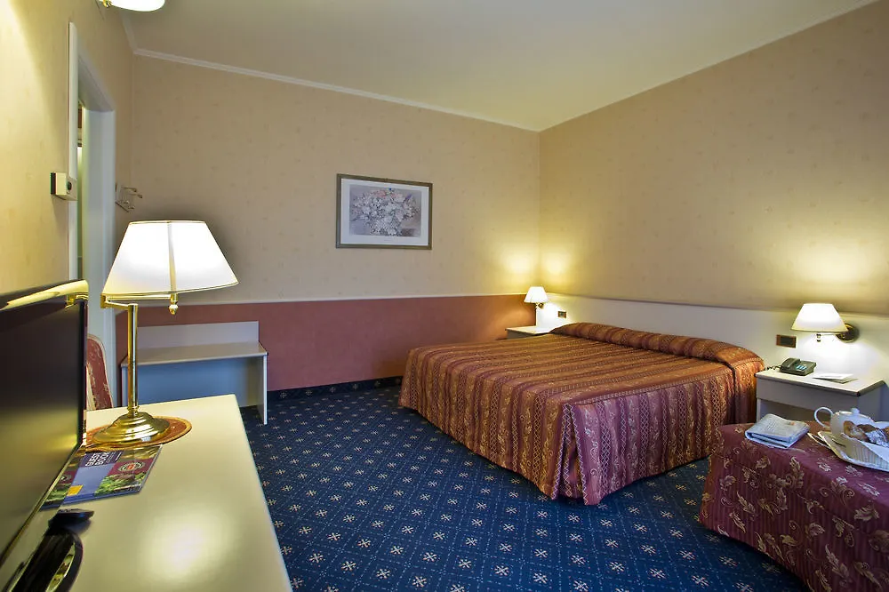 Hotel Desenzano ديسينسانو ديل غاردا
