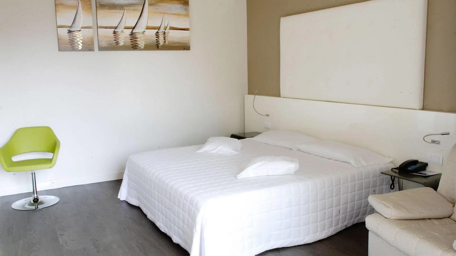 Hotel Desenzano ديسينسانو ديل غاردا